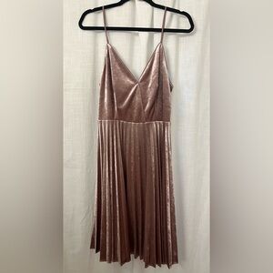 Chelsea28 Nordstrom Crushed Velvet Mauve Dusty Rose Pleated Dress size S